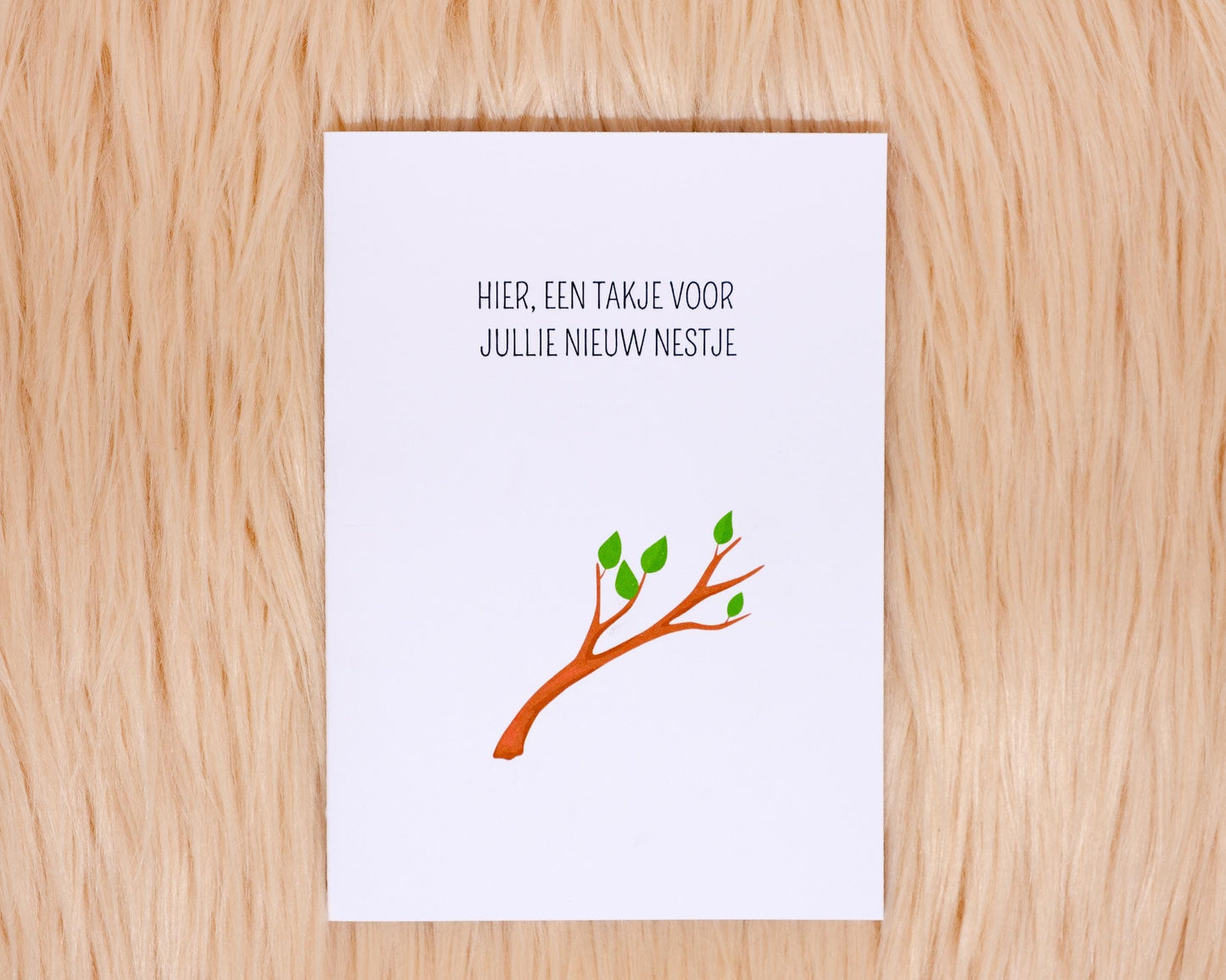 Hier, een takje voor jullie nieuwe nestje
